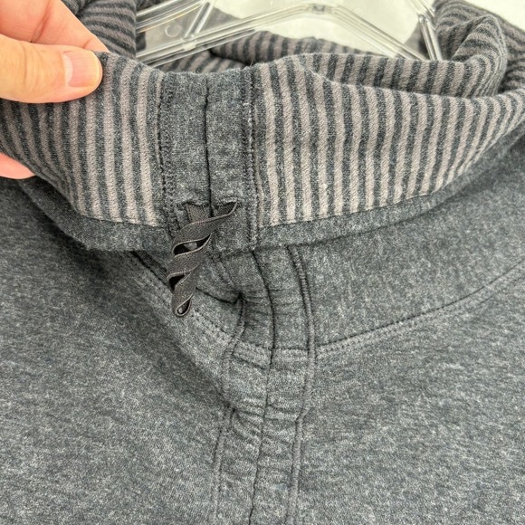 Lululemon In A Cinch Reversible Pullover Sweatshirt Cowl Turtleneck Gray Size 12 - Picture 6 of 14